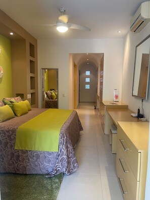 Iron/ironing board, WiFi, bed sheets - Cozy King Bed quiet studio with private pool, Dual A/Cs, Kitn, WiFi, TV, (Nuevo Nayarit)
