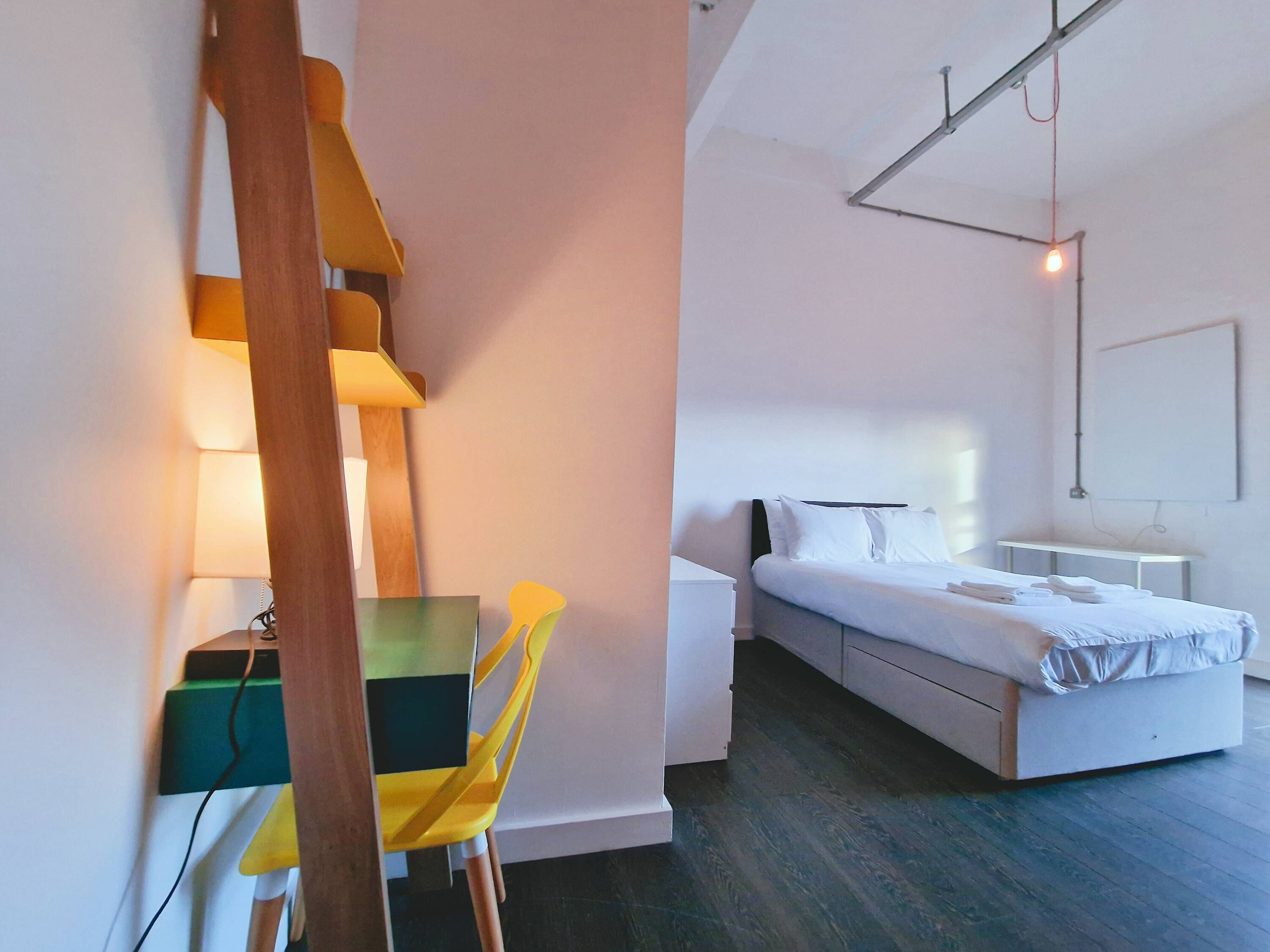 1 chambre, fer et planche à repasser, accès à Internet, literie fournie
