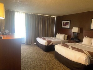 办公桌、免费 WiFi