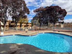 Seasonal outdoor pool - Scenic View Inn - Page AZ (Page)