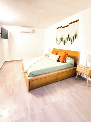 2 habitaciones, escritorio, tabla de planchar con plancha y wifi gratis 