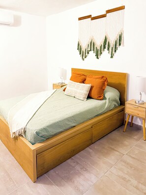 2 slaapkamers, een bureau, een strijkplank/strijkijzer, gratis wifi