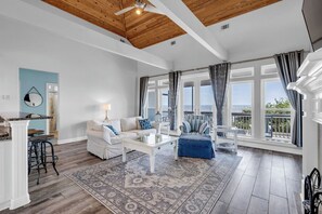 Maison Deluxe, balcon, vue plage | Coin séjour