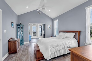 Deluxe House, Balcony, Beach View | Iron/ironing board, travel crib, bed sheets - The Ocean Belle (Ocean Springs)