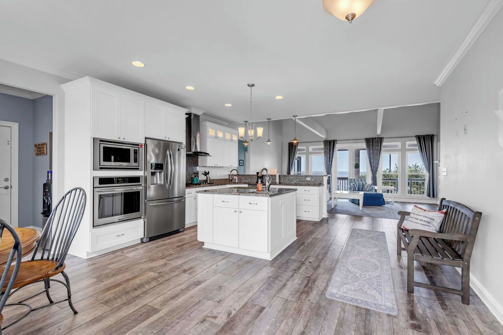 Deluxe House, Balcony, Beach View | Private kitchen