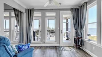 Deluxe House, Balcony, Beach View | Living area