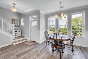 Deluxe-talo, parveke, rantanäköala | Ruokailu