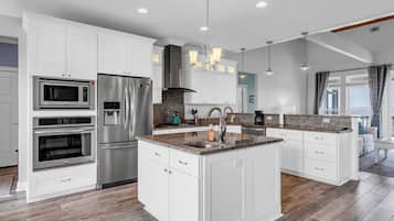 Deluxe House, Balcony, Beach View | Private kitchen