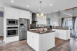 Deluxe House, Balcony, Beach View | Private kitchen - The Ocean Belle (Ocean Springs)