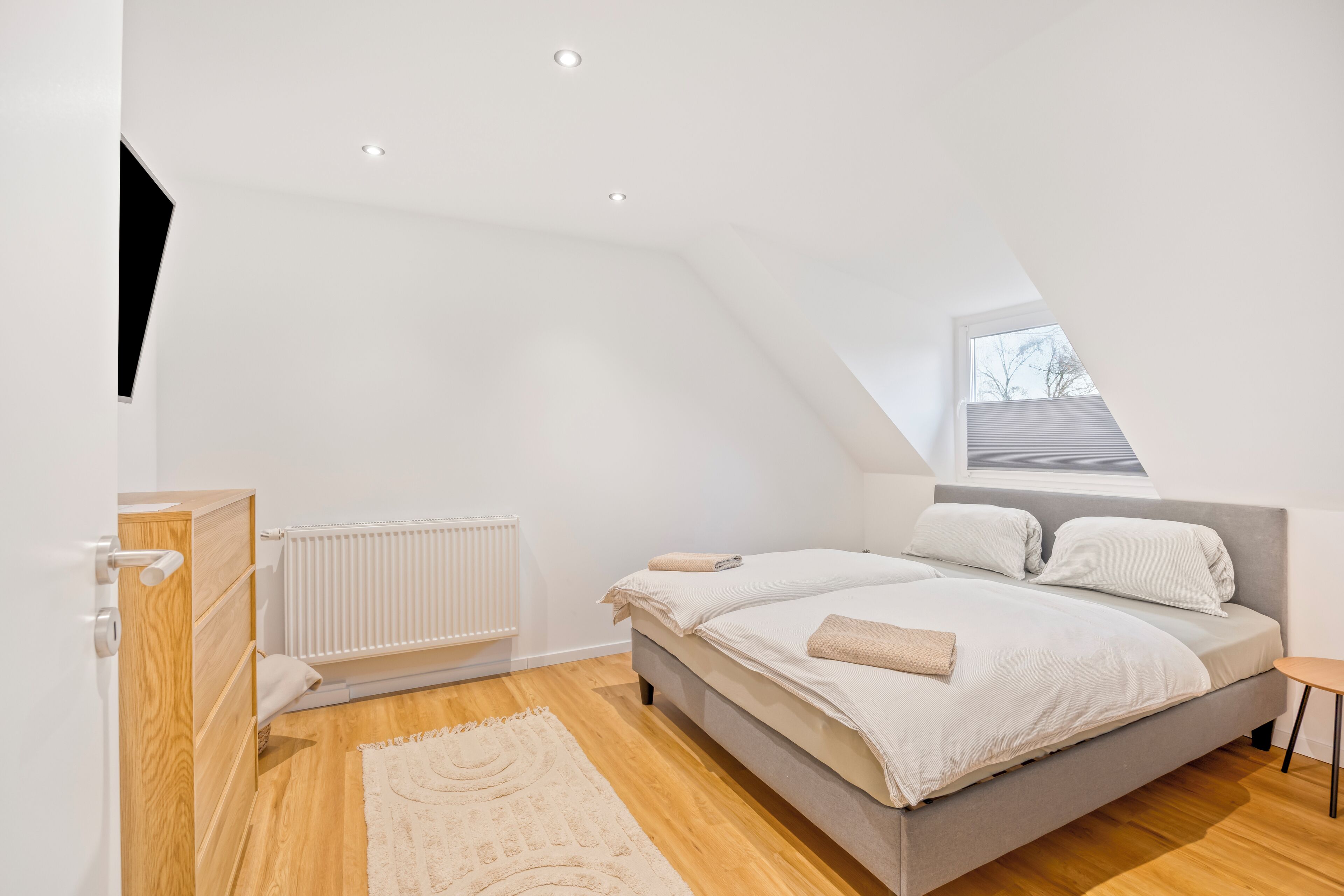 Fer et planche à repasser, accès Internet, draps fournis