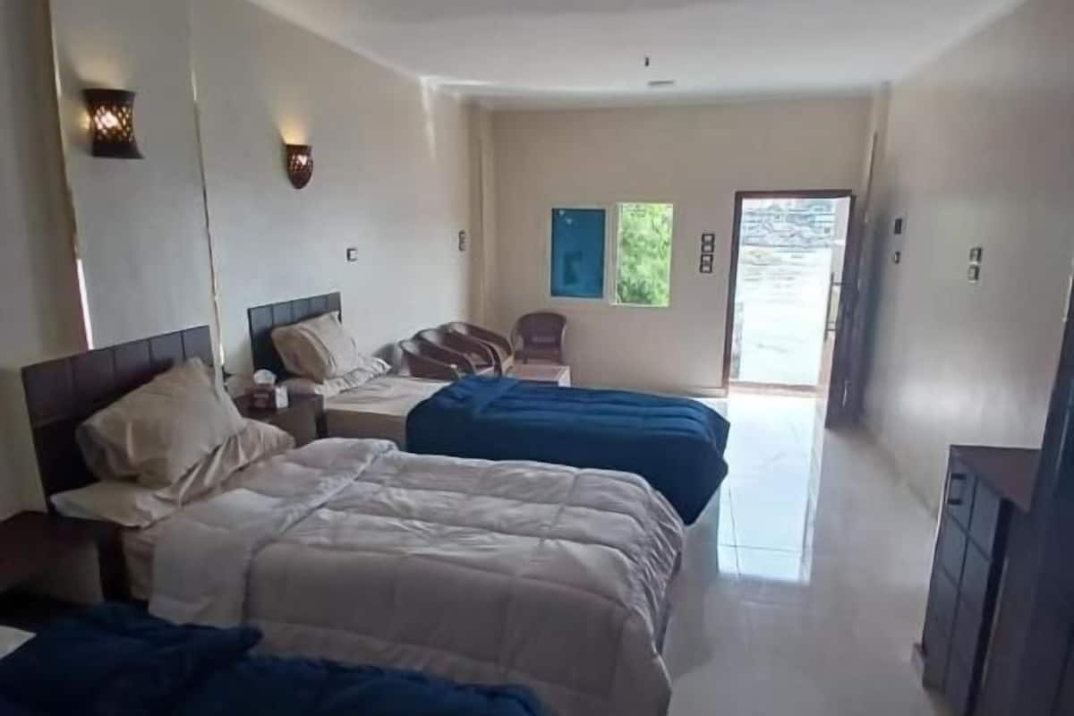 Blackout drapes, soundproofing, free WiFi