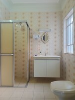 Classic Double Room, City View | Bathroom