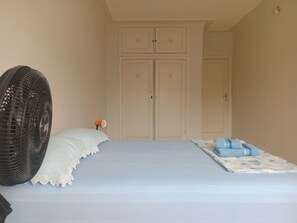 Kahden hengen classic-huone, kaupunkinäköala | Ilmainen Wi-Fi