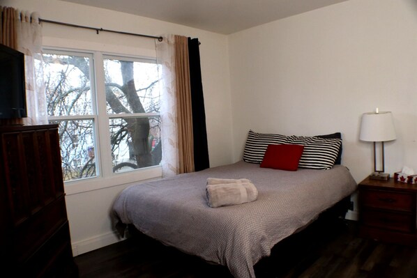 1 bedroom, desk, iron/ironing board, free WiFi