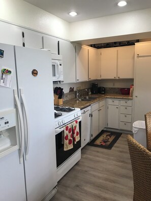 Micro-ondes, four, plaque de cuisson, lave-vaisselle