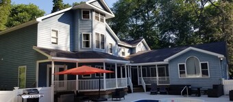 6 bedroom in Bishopville MD with 2 living rooms 2 kitchens &pool near Ocean City