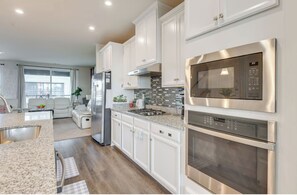 Private kitchen - Delightful balti, Washington DC retreat (Laurel)