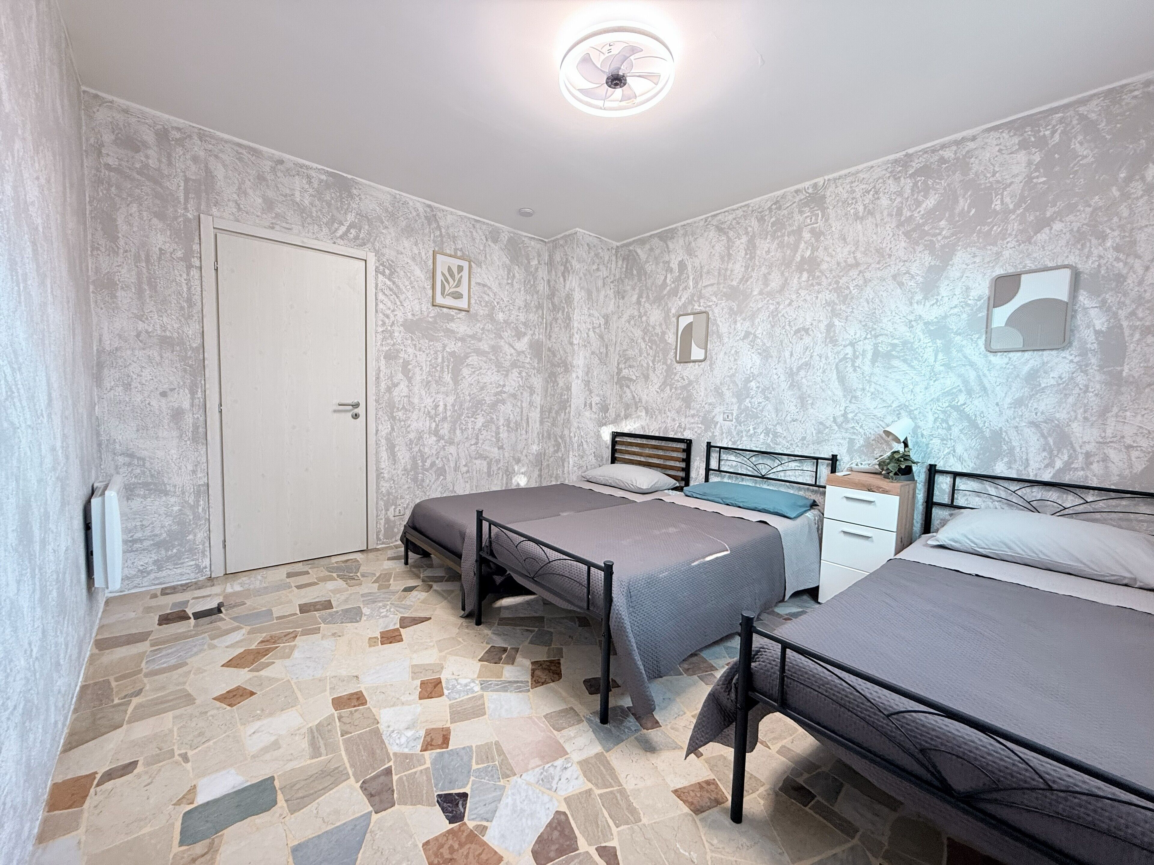 Tabla de planchar con plancha y wifi 