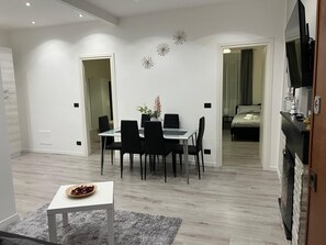 Dining - HOLIDAY HOME BRIN GENOA WHOLE APARTMENT IDEAL FOR FAMILIES IN THE CITY. (Genova)