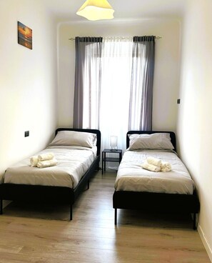 Iron/ironing board, WiFi, bed sheets - HOLIDAY HOME BRIN GENOA WHOLE APARTMENT IDEAL FOR FAMILIES IN THE CITY. (Genova)