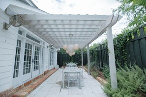 Outdoor dining - Marée Mason (Ocean Springs)