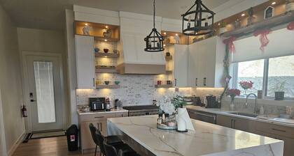 Newly built, walking distance to famous wineries and 10 mins drive to downtown