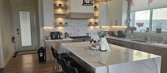 Newly built, walking distance to famous wineries and 10 mins drive to downtown