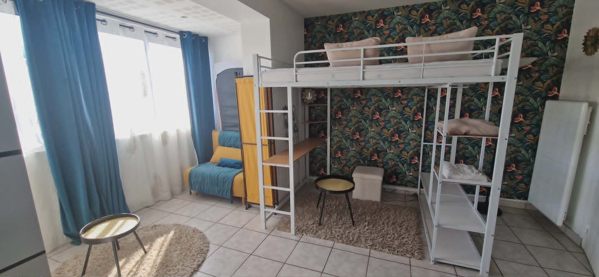 Travel crib, bed sheets