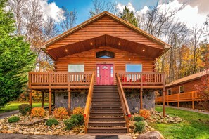 Exterior - New! White Oak Resort Cabin Near GSMNP – 2BR/2BA – Hot Tub – Easy Access – Pool (Gatlinburg)