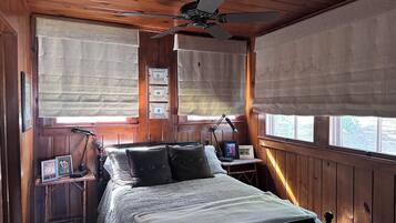 1 bedroom, bed sheets