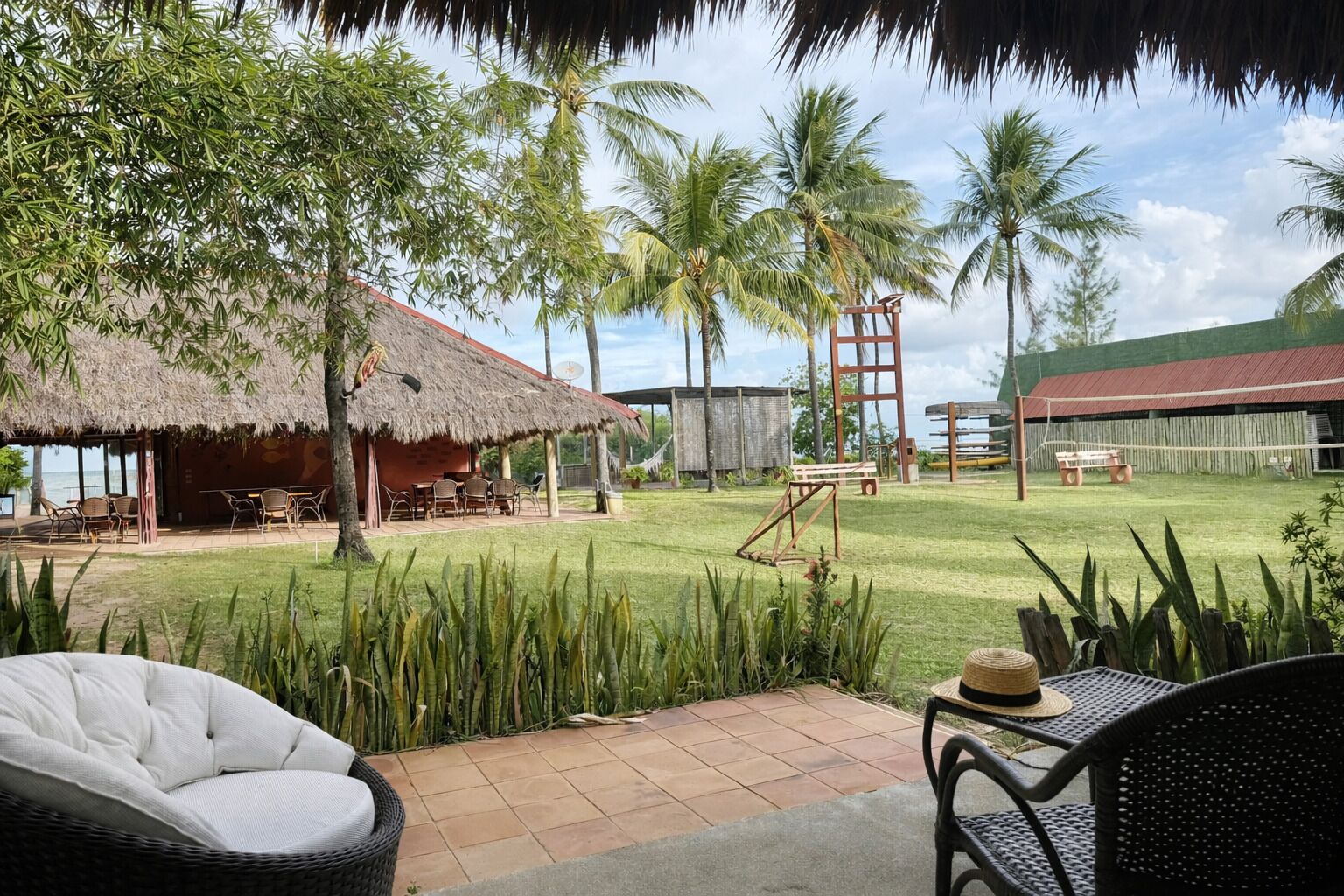 Bungalow, balkong, hageutsikt | Terrasse/patio