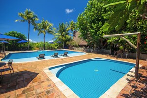 2 piscinas al aire libre, sombrillas, tumbonas