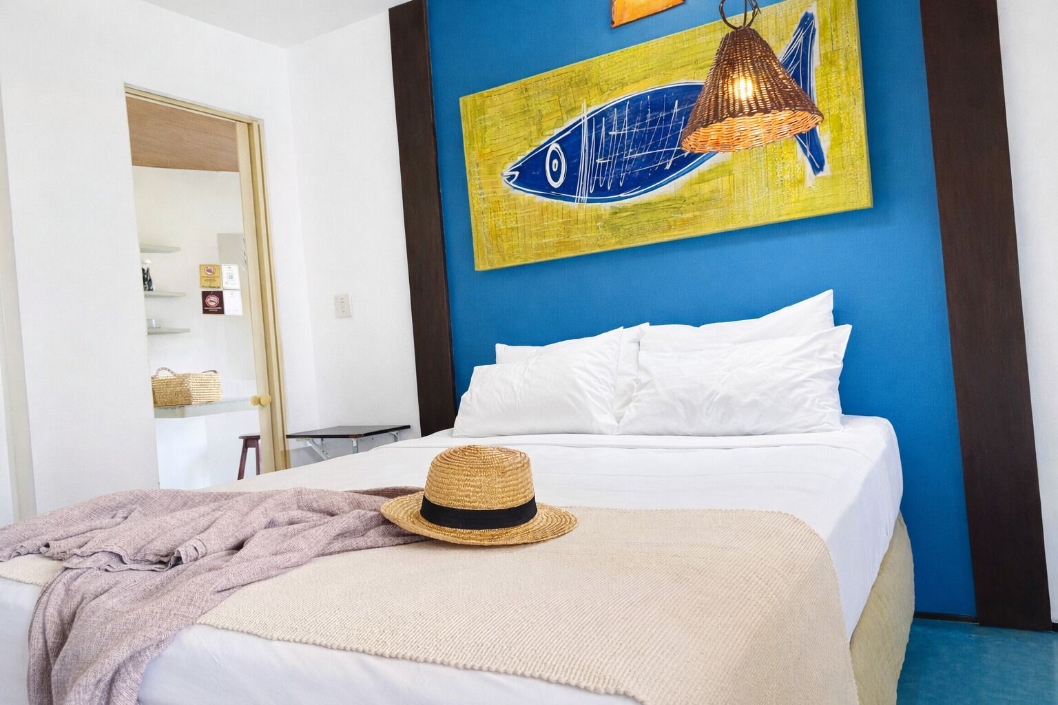 Bungalow, balkon, pemandangan kebun | Brankas, meja kerja, ruang kerja ramah laptop, dan tirai kedap cahaya