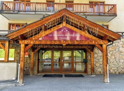 Appartement super équipé, départ skis aux pieds, piscine chauffée