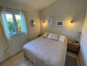 Iron/ironing board, WiFi, bed sheets - Confortable & Peaceful  Villa with swimming pool - 1,5Km Santa Giulia Beach (Porto-Vecchio)