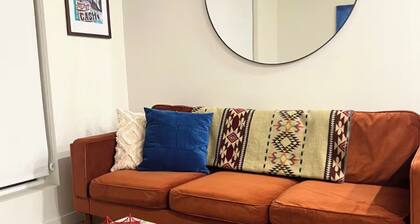 ♥ Modern 2BR Hayward Retreat with Pool, ✦ Gym, Balcony and Workspace