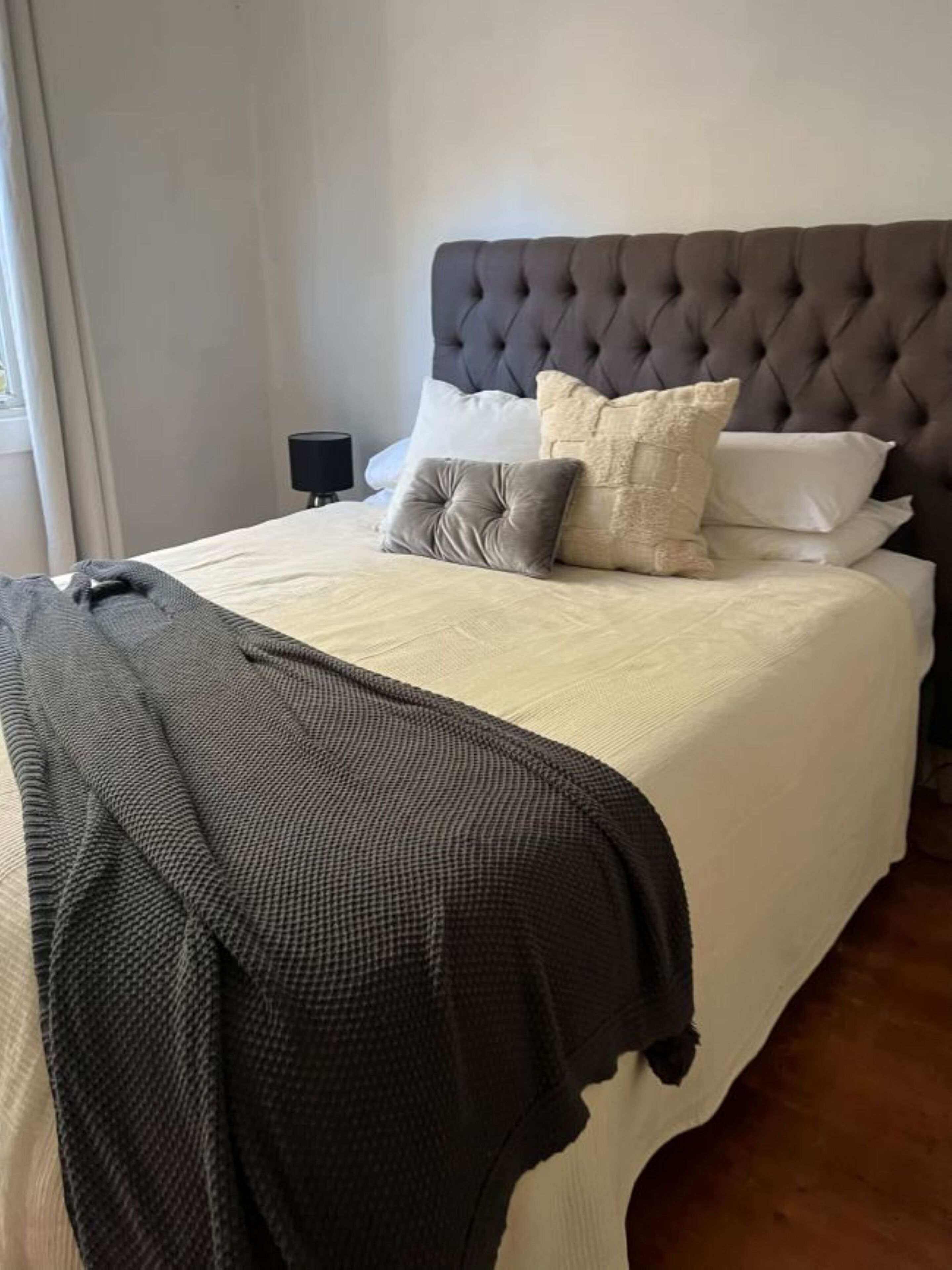 5 chambres, fer et planche à repasser, Wi-Fi, draps fournis