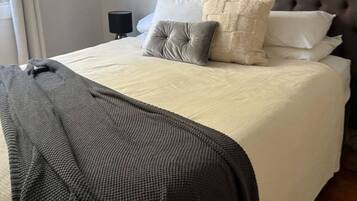 5 chambres, fer et planche à repasser, Wi-Fi, draps fournis