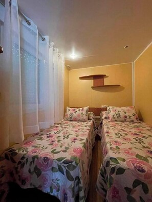 Deluxe House, Pool View | Iron/ironing board, free WiFi - Encantadora Casa con Piscina 3 Habitacio (Vejer de la Frontera)