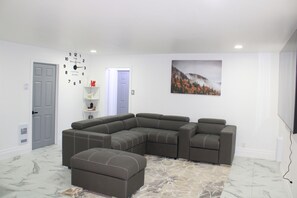 Interior - Home in Kingston (Kingston)