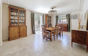 Interior - Beautiful home in Aramon (Aramon)