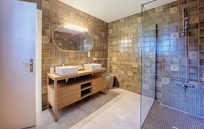 Shower - Beautiful home in Aramon (Aramon)