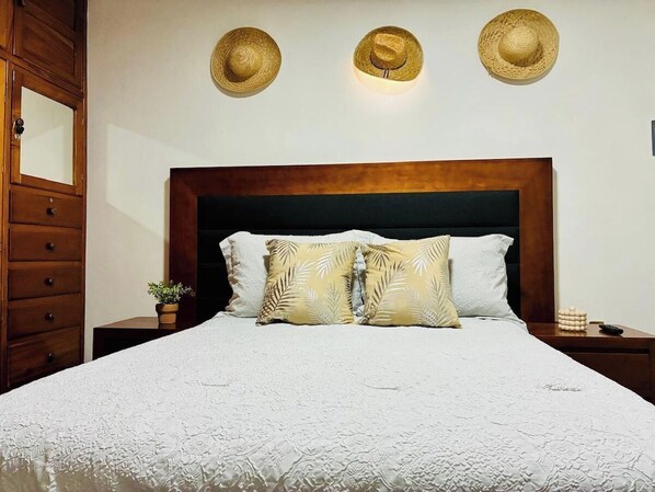 2 makuuhuonetta, silitysrauta/-lauta, vuodevaatteet