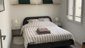 2 bedrooms, iron/ironing board, WiFi, bed sheets - Central in city center with 2 well-separated double bedrooms/WIFI/easy parking (Reims)