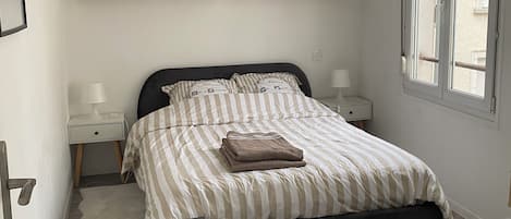 Iron/ironing board, WiFi, bed sheets