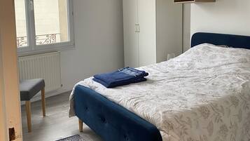 Ferros/tábuas de passar roupa, Wi-Fi, roupa de cama