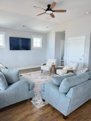 Smart TV - New Build! 3rd Row, Ocean Views, Elevator, Huge Private Pool, 5 BR/5.5 BA! (Ocean Isle Beach)