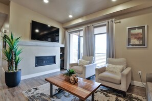 Smart TV, fireplace - C10-C11 Combo-Luxurious Moab Vacation Rental~Pool (Moab)