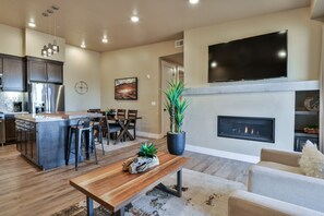 Interior - C10-C11 Combo-Luxurious Moab Vacation Rental~Pool (Moab)