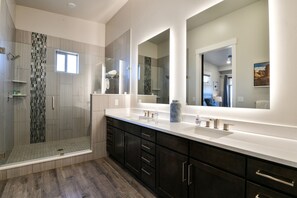 Shower, hair dryer, towels - C10-C11 Combo-Luxurious Moab Vacation Rental~Pool (Moab)